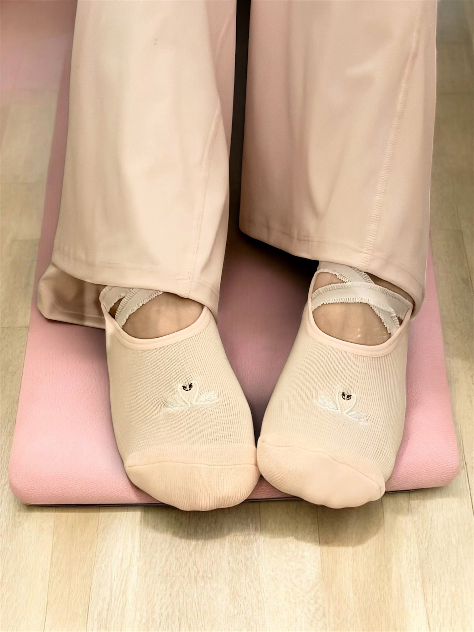 Swan boat grip socks
